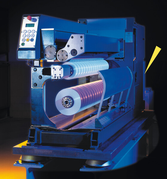 Track calming for transport carriages in textile machines